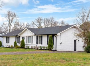 221 Wessington Pl, Hendersonville, TN 37075