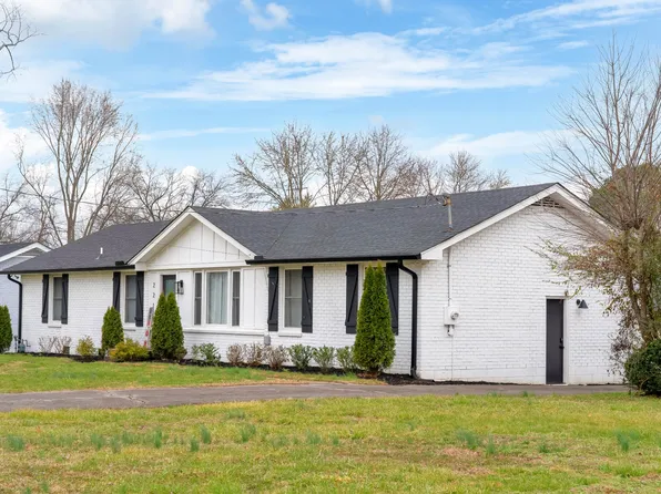 221 Wessington Pl, Hendersonville, TN 37075