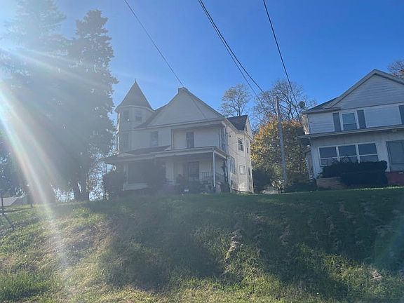 2nd image of 825 Mount Clair Ave
