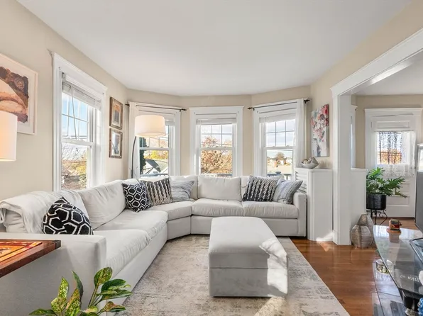 4 Nonantum St #2, Newton, MA 02458