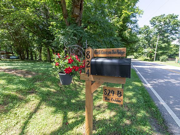 3rd image of 824 Dry Creek Rd