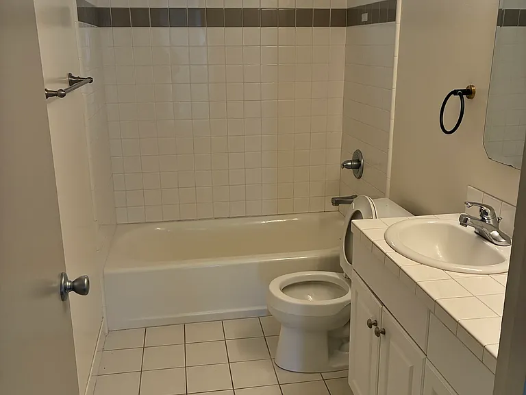 160 1st Ave #6 — Photo 4