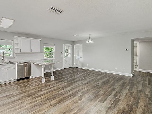 5th image of 2104 John Arthur Way