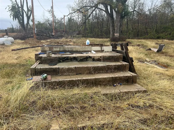 1825 N 4257th Rd, Pryor, OK 74361