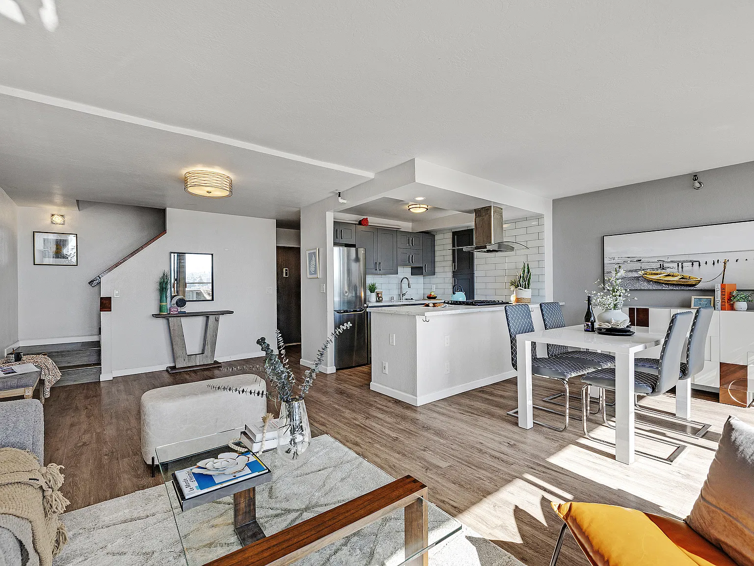 2 bed, 1.5 bath, 1200 sqft, $3,100 — Photo 3