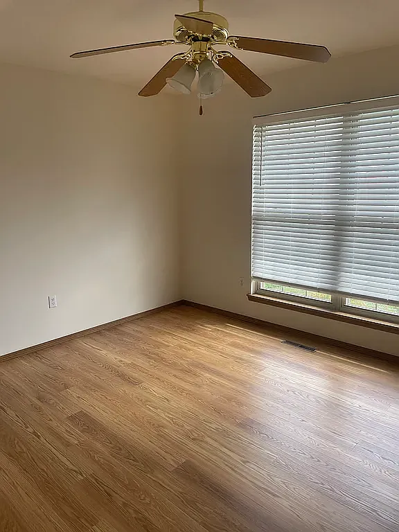 2 bed, 1250 sqft, $1,600 — Photo 2