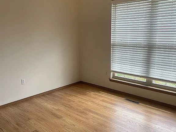 2nd image of 401 Brooktrail Way