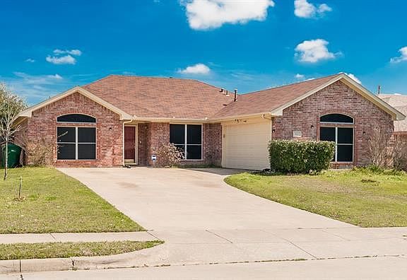 3rd image of 812 Serenity Dr