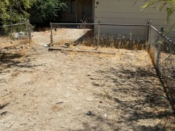 84647 5th St, Trona, CA 93562