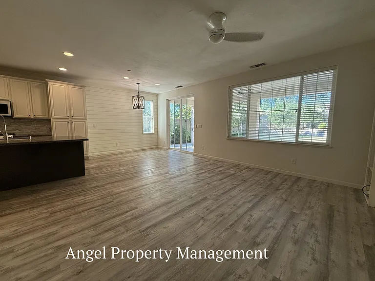 128 Dowd Ct — Photo 11