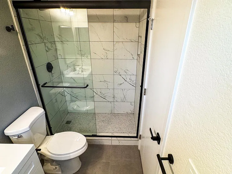 2604 Latham Dr — Photo 25
