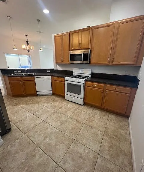 130 Newberry Ln — Photo 3