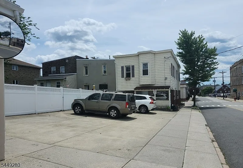 2 bed, 1.0 bath, $2,500 — Photo 3