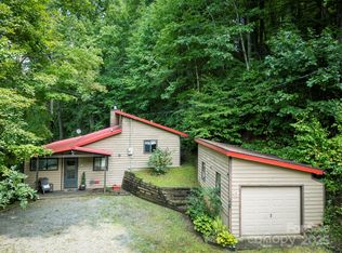 100 Chipmunk Ln, Maggie Valley, NC 28751