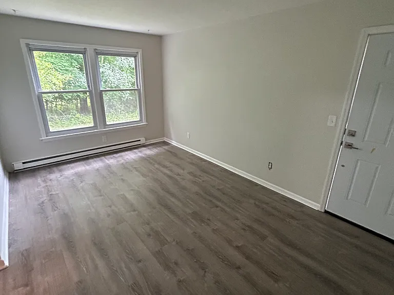 Hudson Valley Apartments — Photo 14