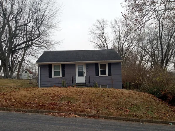 6 Robin Dr, Saint Charles, MO 63301