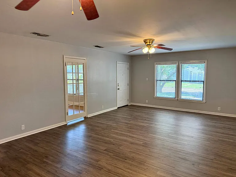 3208 Kenesaw Ave — Photo 3