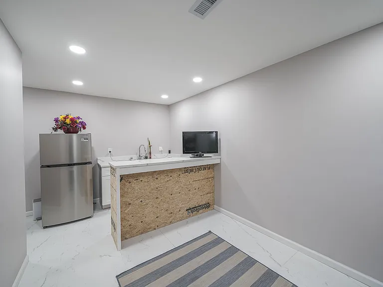 2303 Pinneberg Ave — Photo 16