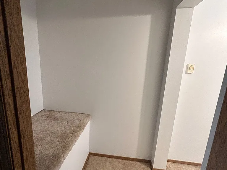 692 Park Ave — Photo 16