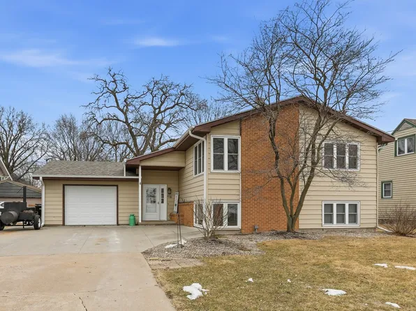 106 S East St, Prairie City, IA 50228