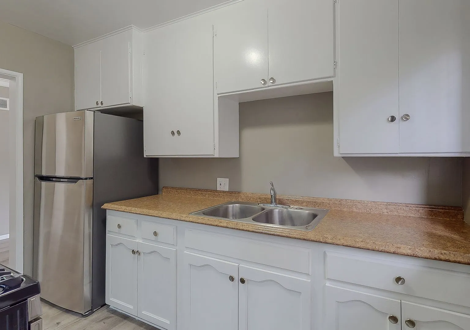 1818 N Kingsley Drive — Photo 3