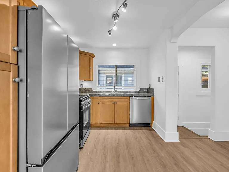 724 E Browning Ave — Photo 6
