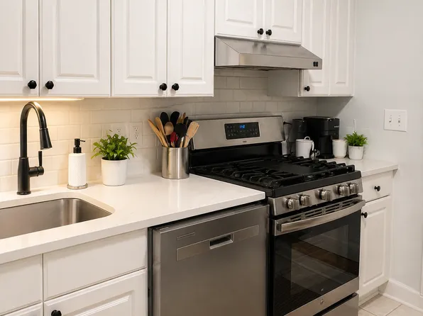 136 W 7th St #2, Boston, MA 02127