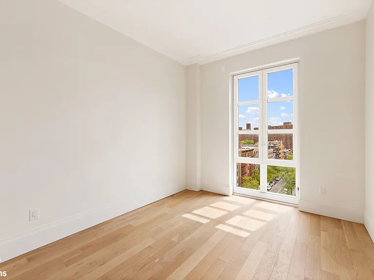 250 E 21st St #8A — Photo 13