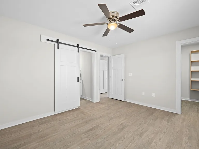 560 W 50th St S #560DUPLEX — Photo 8
