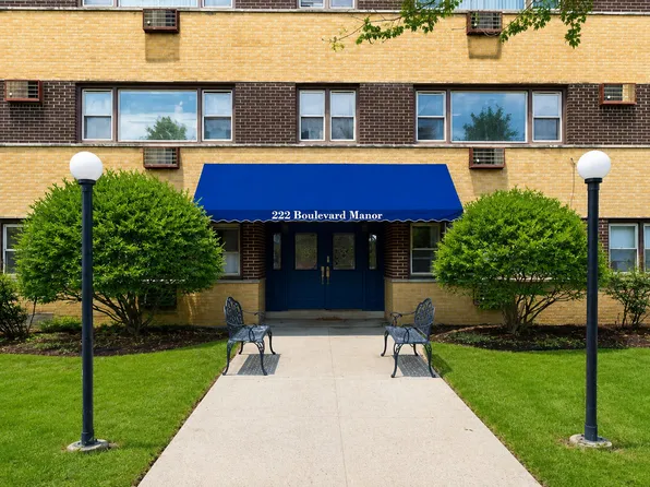 222 W Washington Blvd #105, Oak Park, IL 60302
