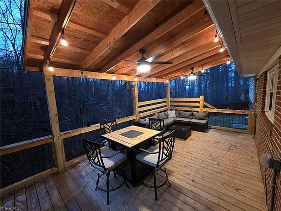 3rd image of 1542 Overlook Dr