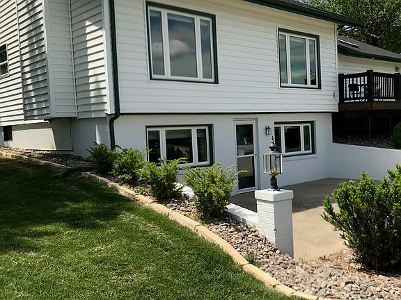 BEAUTIFUL WALKOUT PATIO