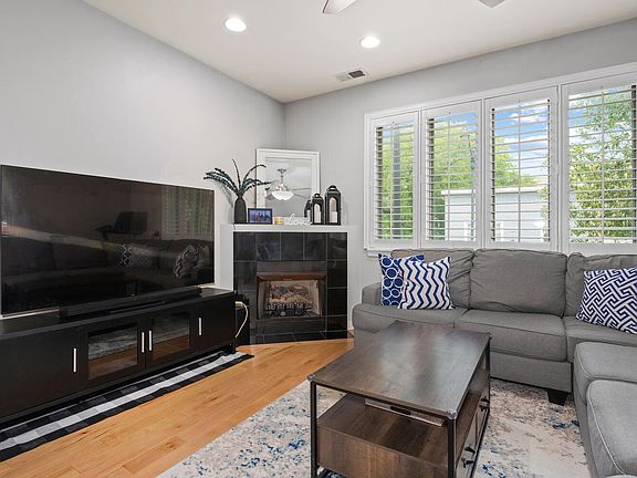3rd image of 3021 W Armitage Ave #201