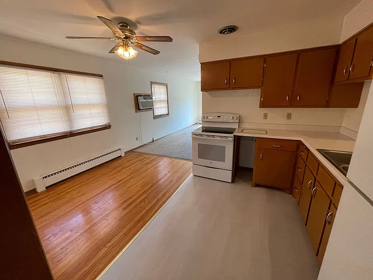 3316 Milwaukee St — Photo 3