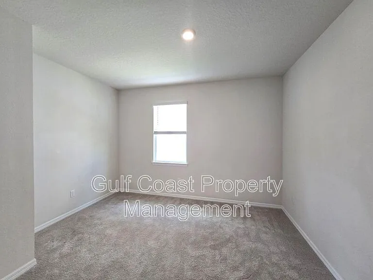 611 160th St E — Photo 10