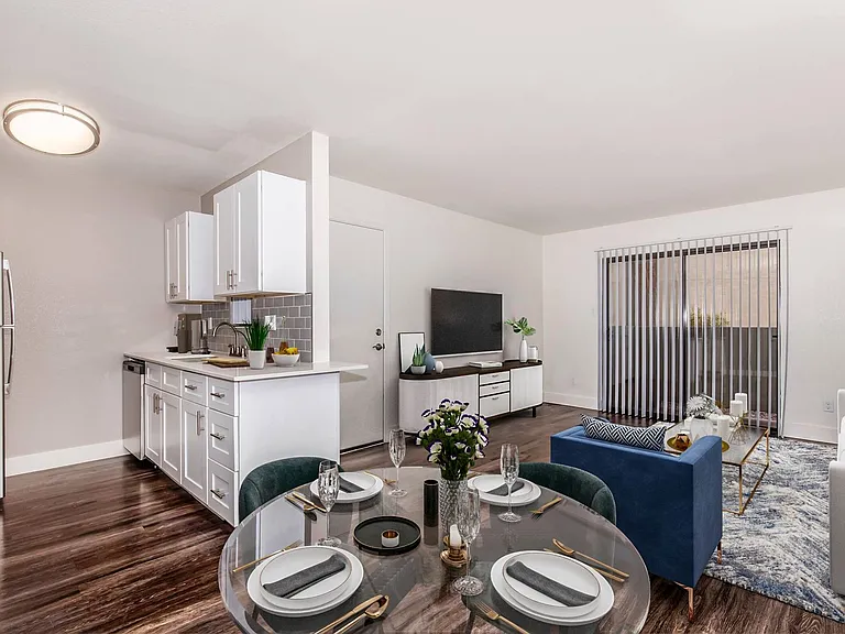 Tesoro Apartments — Photo 41