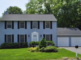 1844 Clovermeadow Dr, Vienna, VA 22182