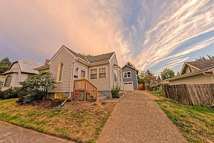 5524 SE Oak St photo 1
