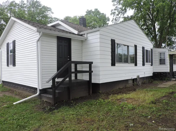 1096 W Buder Ave, Flint, MI 48507