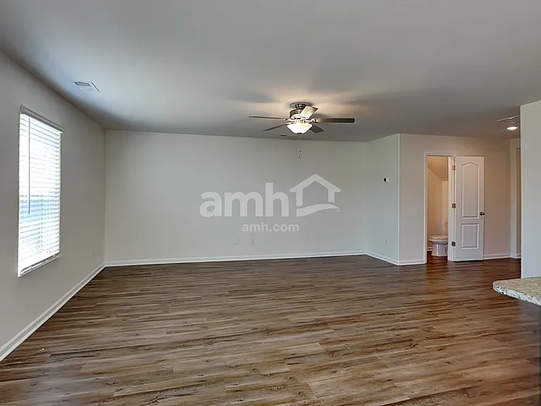 2053 Southlea Dr — Photo 5