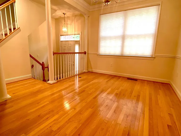 2621 Fairfax Dr — Photo 3