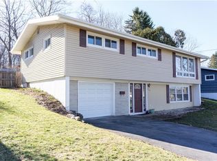 218 Wynnfield Dr, Syracuse, NY 13219