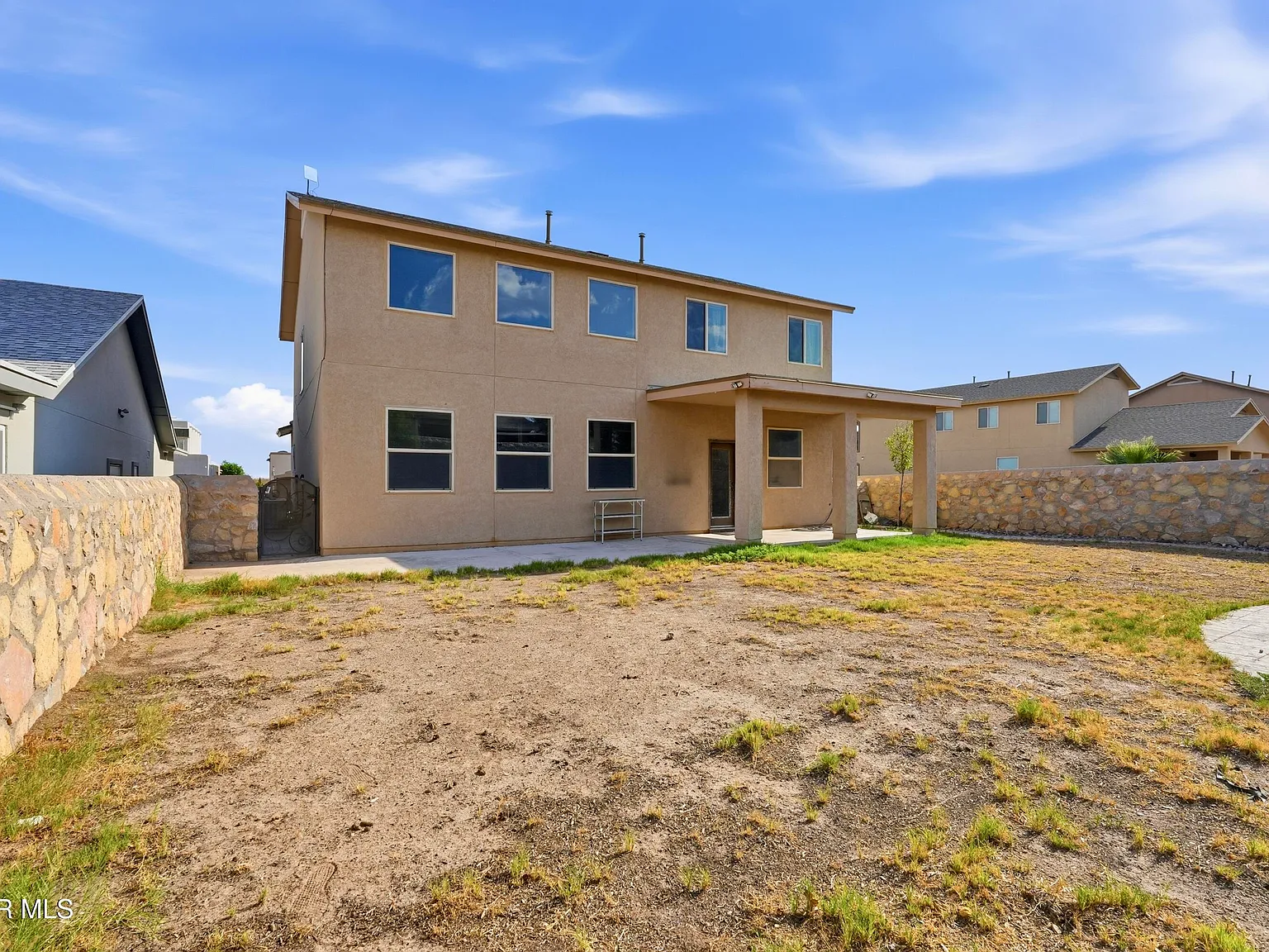4 bed, 3.5 bath, 2550 sqft, $2,400 — Photo 2