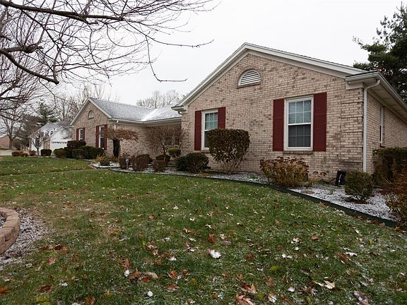 3rd image of 121 Crown Ct