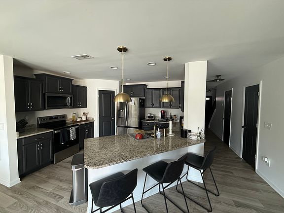 5th image of 111 Crepe Myrtle Ln