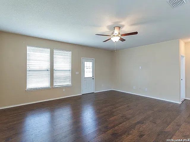4 bed, 2100 sqft, $2,500 — Photo 4