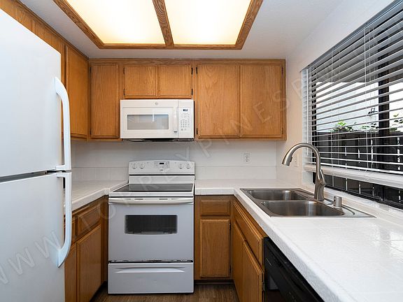 5th image of 1040 Hornblend St #D