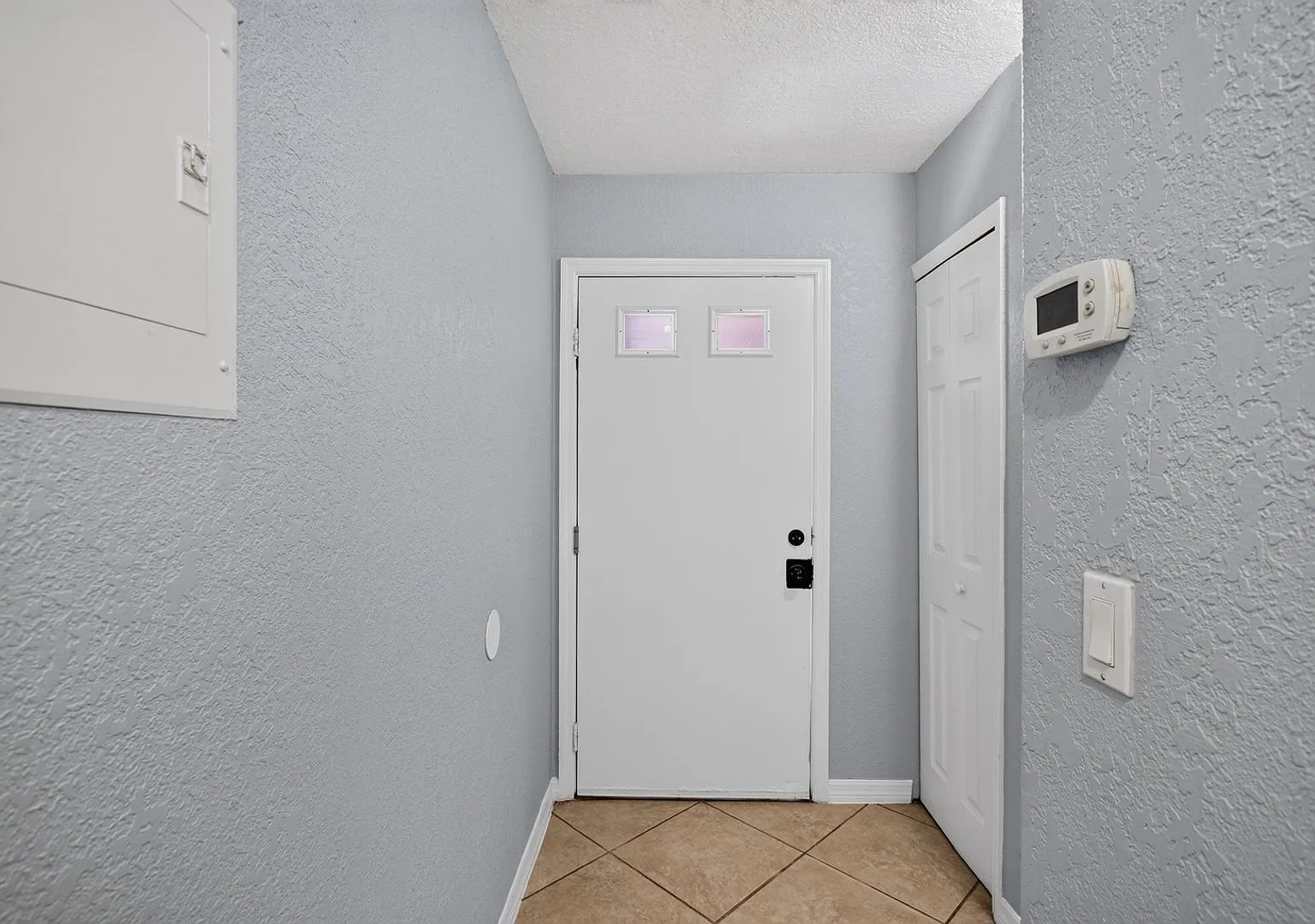 Winter Park Villas 2-Bedroom Condo | $800 Move-In Credit + Water Included! — Photo 3