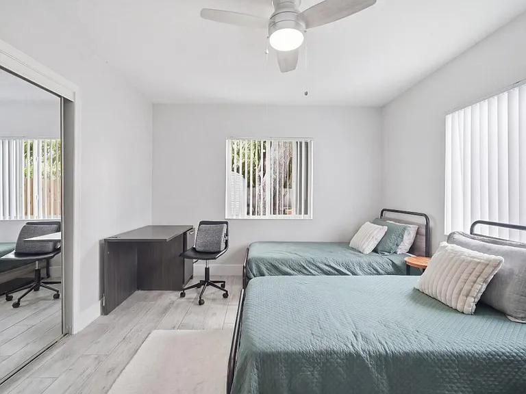 712 NE 10th Ave — Photo 13