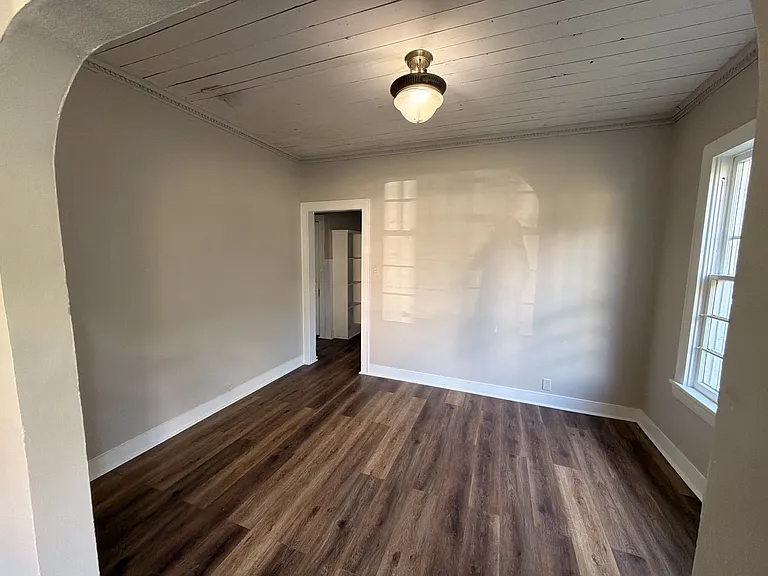 2307 Pine St — Photo 4